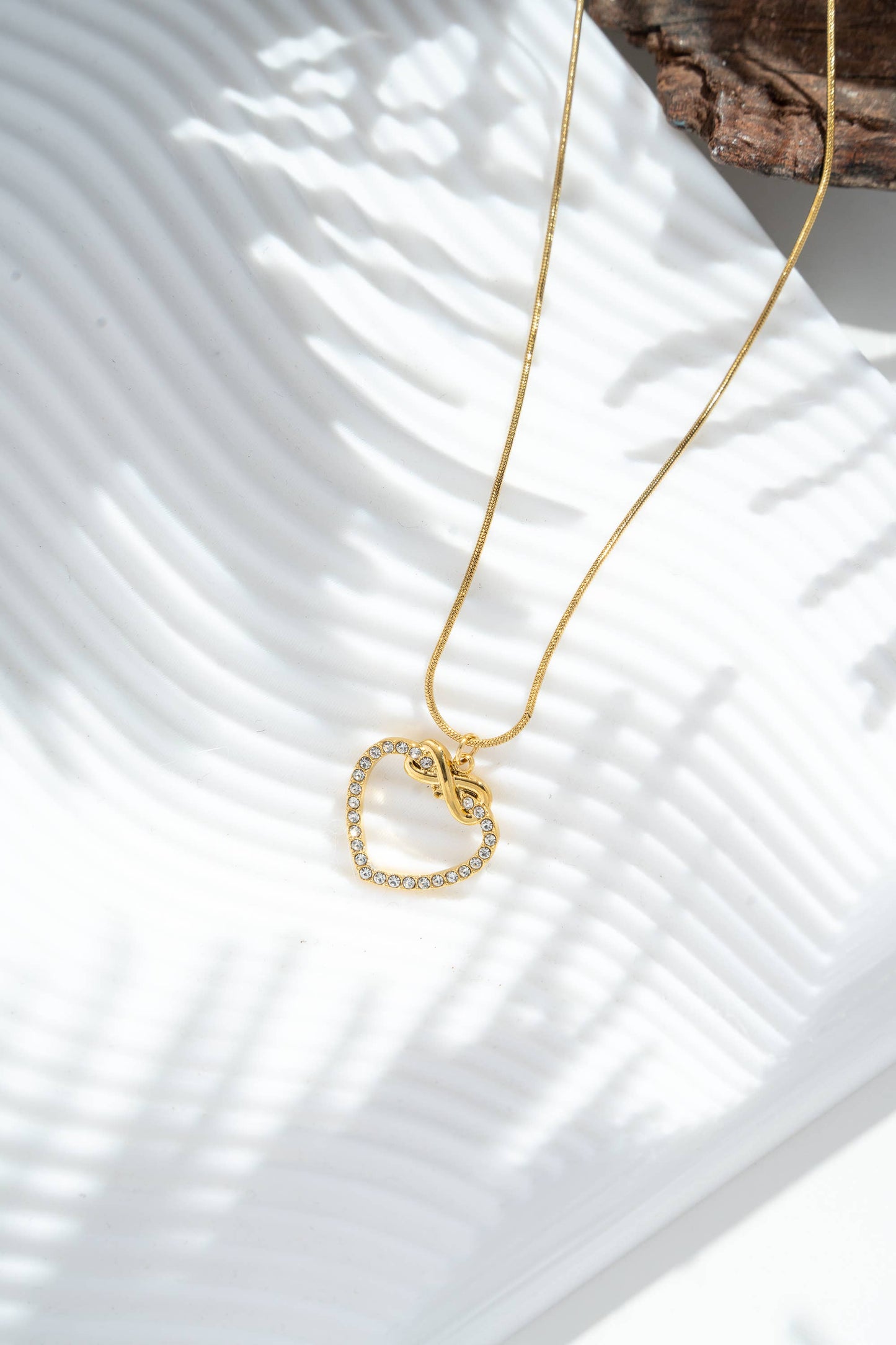 Oneindige hartketting van roestvrij staal met fonkelende strass-steentjes |Beautiva Boutique