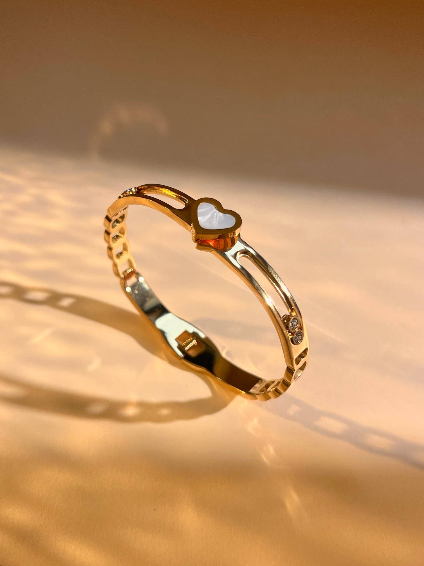 Hartvormige schuifarmband met strass Roestvrij staal: Geelgoud|Beautiva Boutique