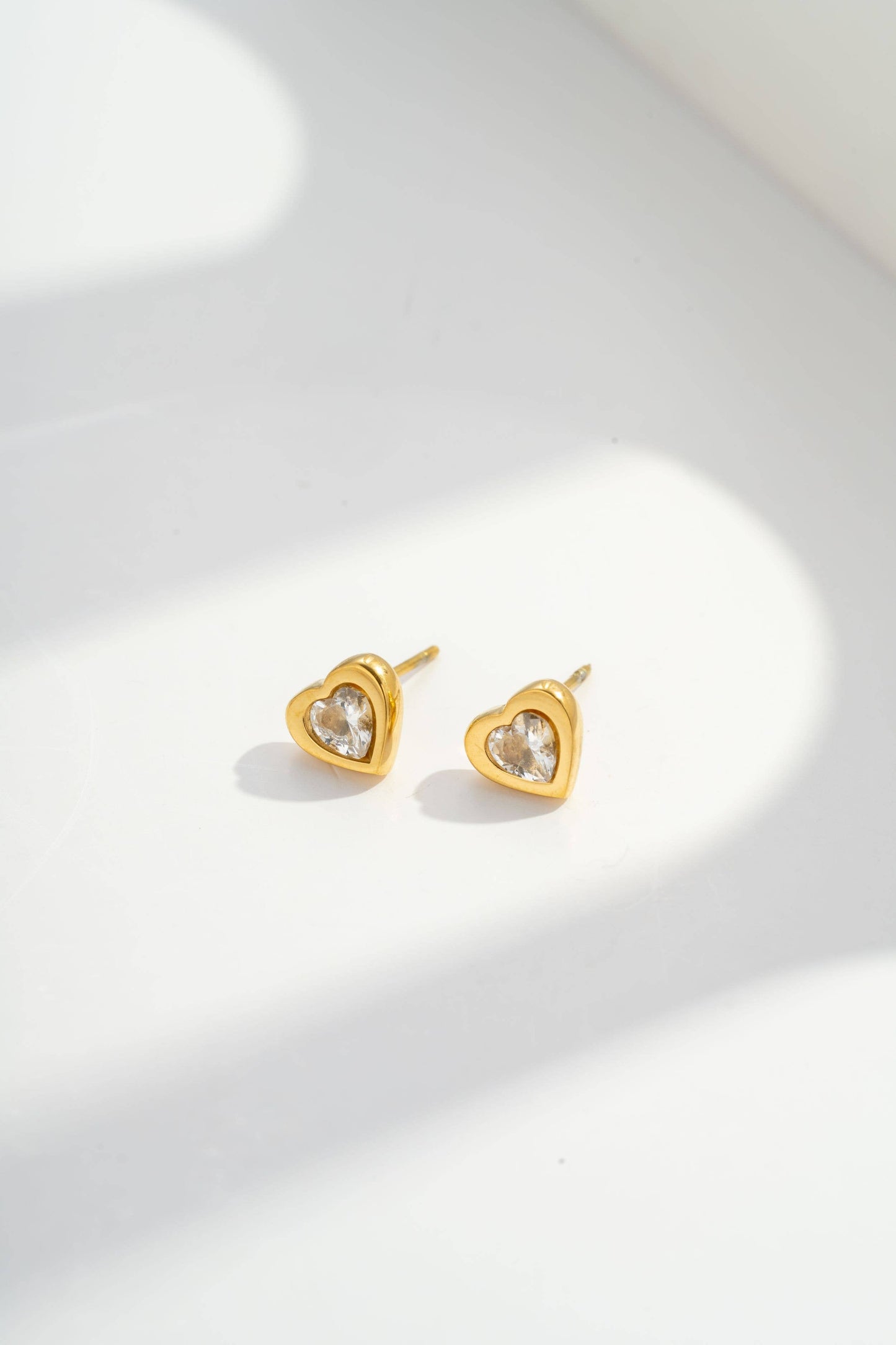 Minimalistische Hartvormige Oorbellen Bezet met Kristal Staal|Beautiva Boutique