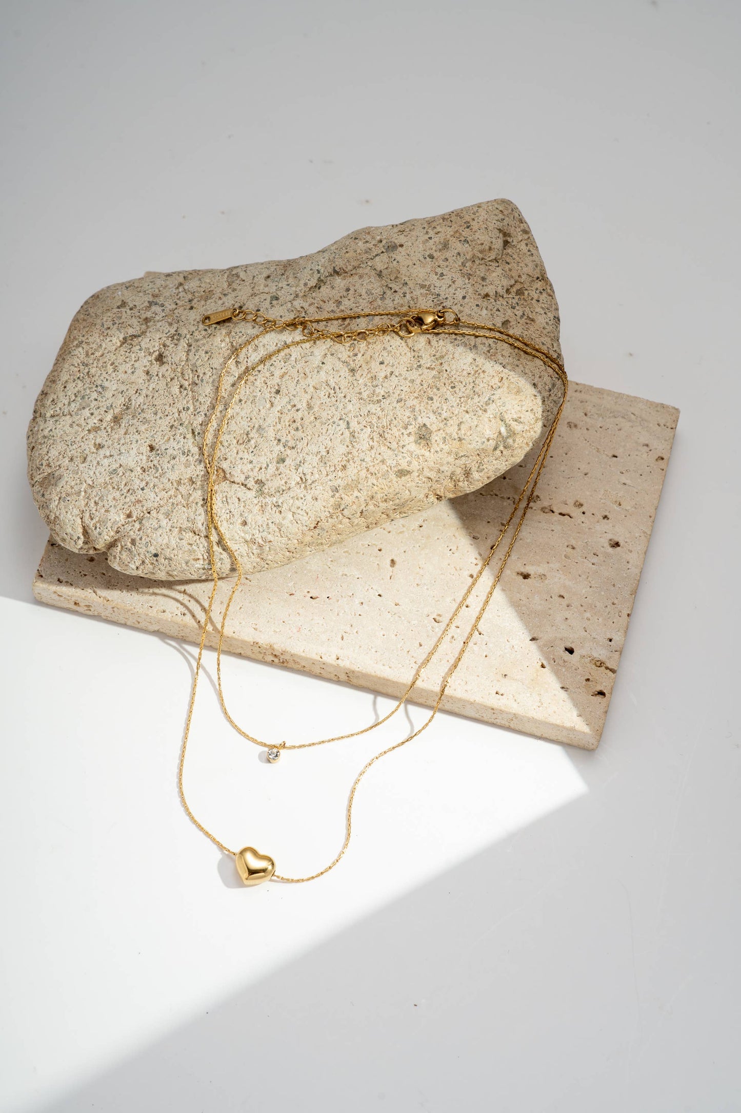 Dubbele wikkel ketting van roestvrij staal met hart en strass steentjes: Geelgoud|Beautiva Boutique