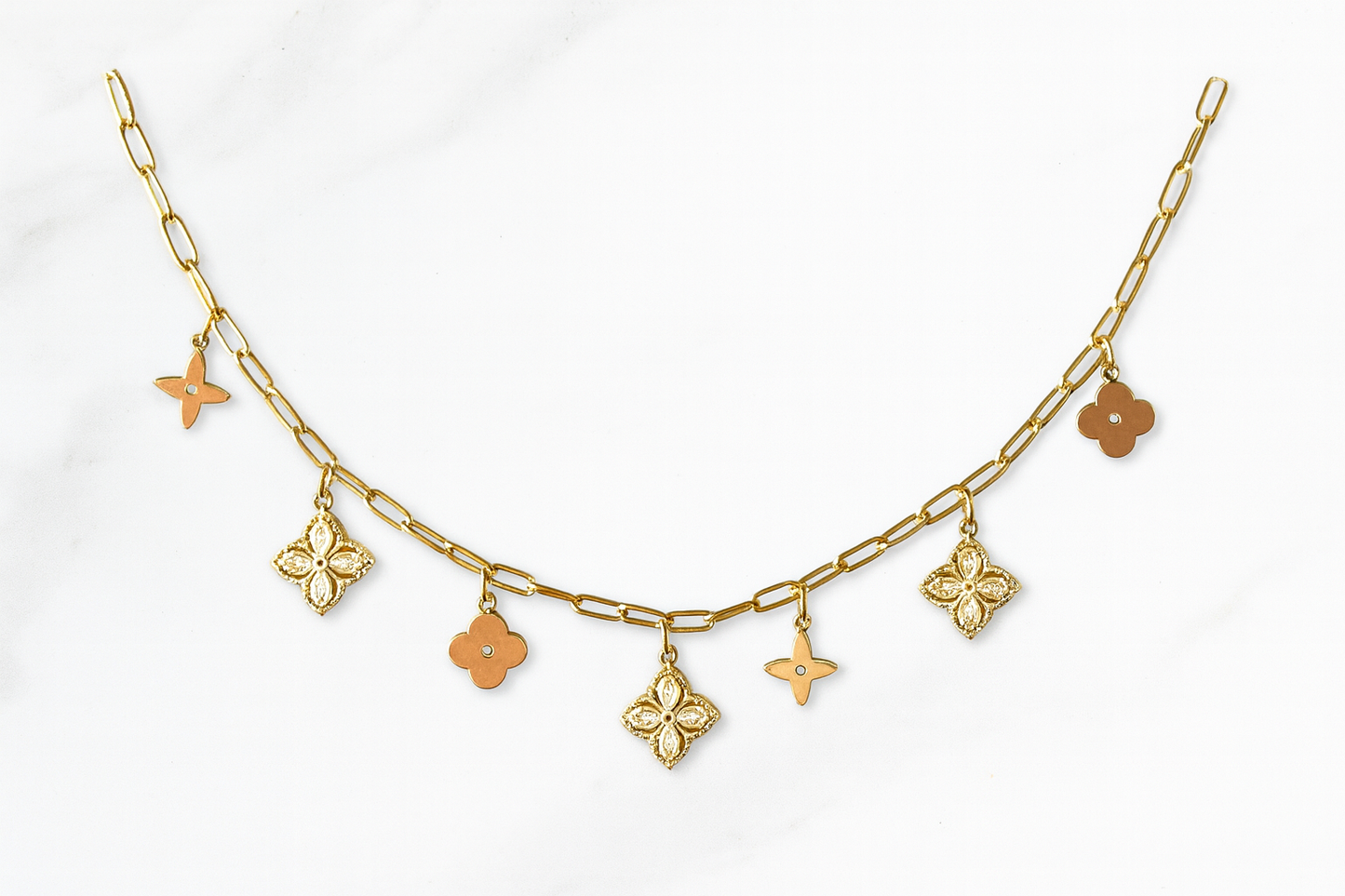 Golden Charm Luxe Ketting, 18K verguld RVS met klaver en bloemhangers | Beautiva Boutique
