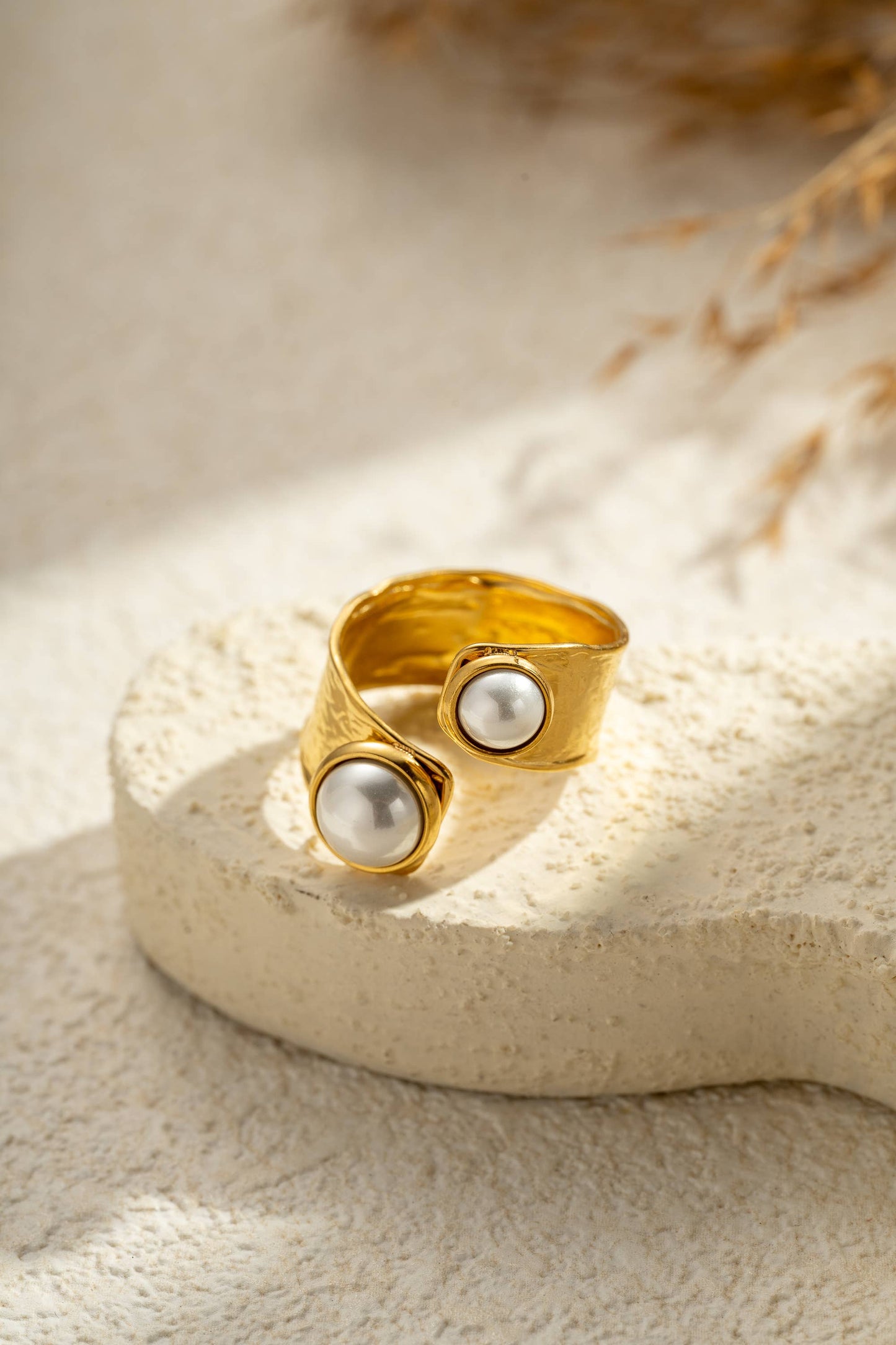 Verstelbare gouden ring van roestvrij staal met dubbele witte parel | Beautiva Boutique