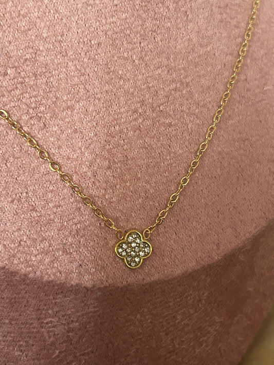 Gouden roestvrijstalen ketting met glinsterende minimalistische klaverhanger|Beautiva Boutique
