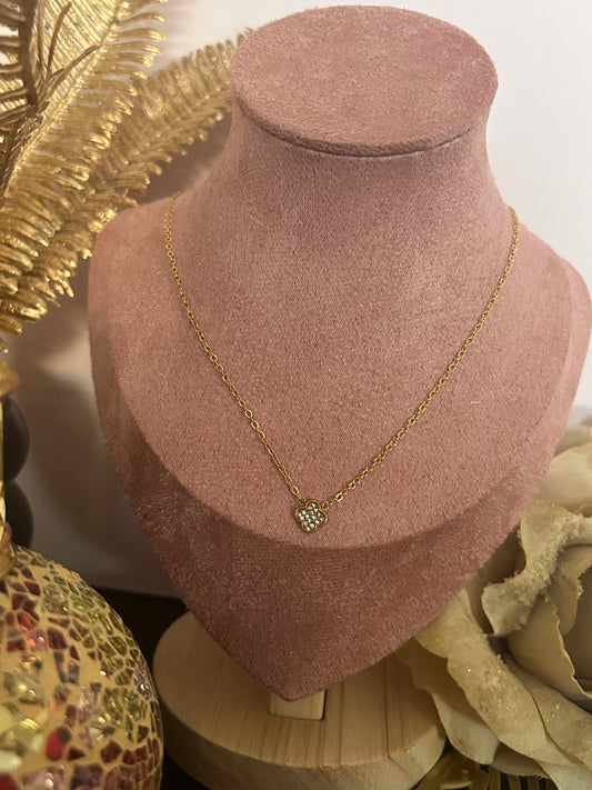 Gouden roestvrijstalen ketting met glinsterende minimalistische klaverhanger|Beautiva Boutique