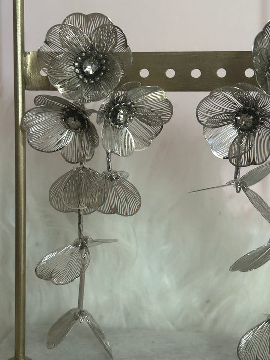Zilverkleurige Grote Bloem Oorbellen | Beautiva Boutique