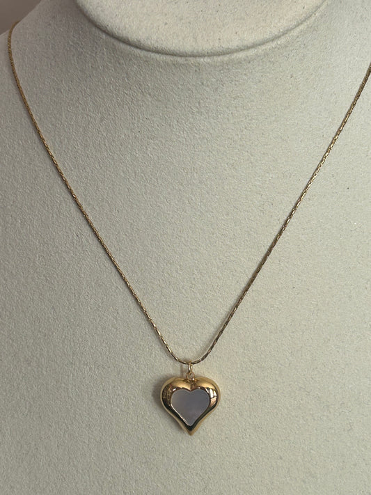 Roestvrijstalen hartketting met opengewerkt ontwerp en parelmoer in het midden |Beautiva Boutique