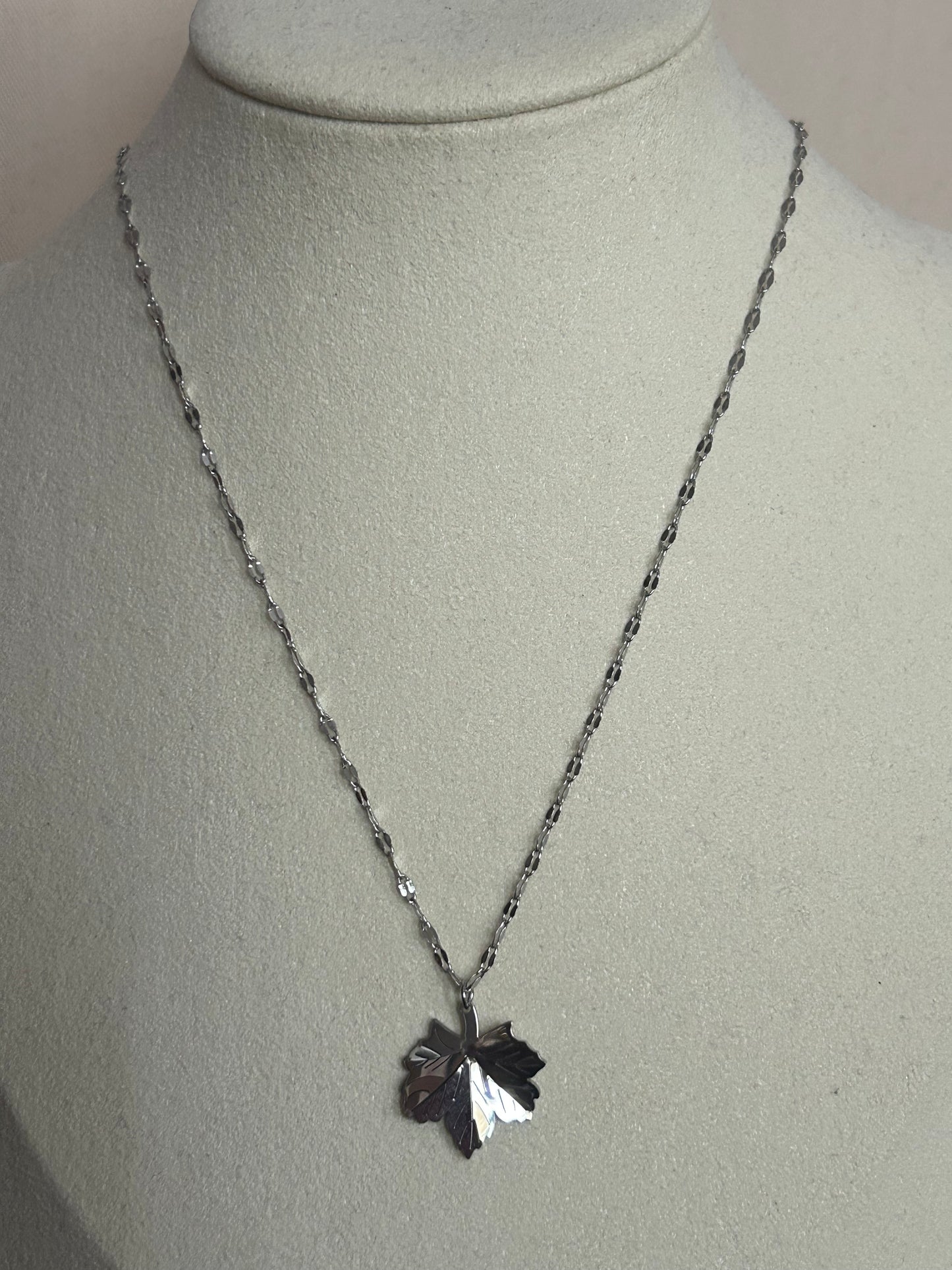 Elegante roestvrijstalen blad hanger ketting: Geld|Beautiva Boutique