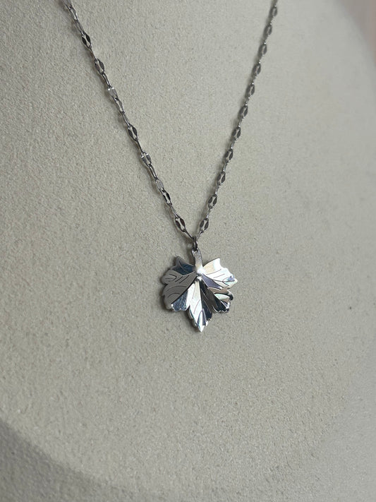 Elegante roestvrijstalen blad hanger ketting: Geld|Beautiva Boutique