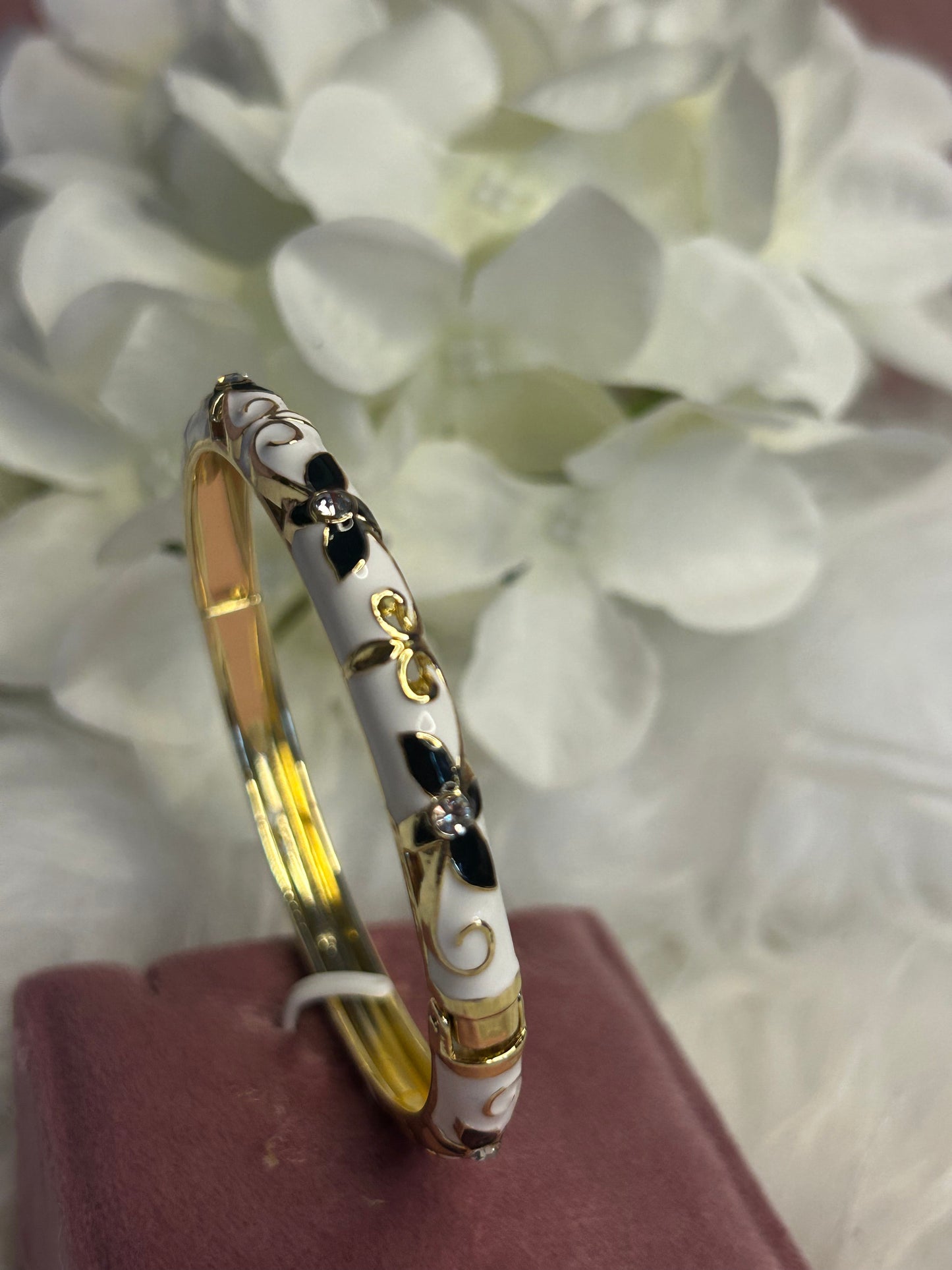 Thaise geëmailleerde joncarmband van messing – bloemmotief: zwart |Beautiva Boutique