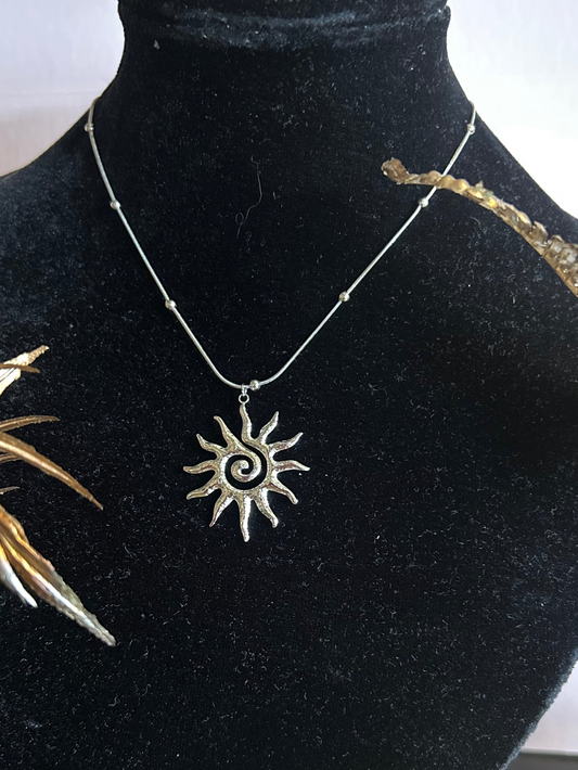 Roestvrijstalen ketting met spiraalvormige zon hanger bohemien Zilver | Beautiva Boutique