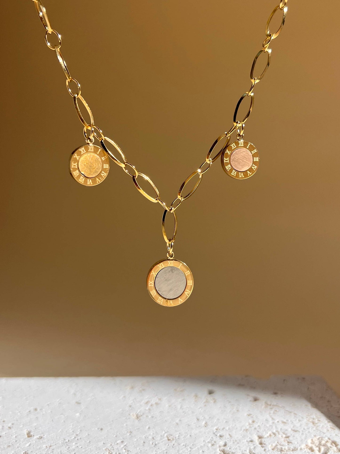 Brede Roestvrijstalen ketting met ronde bedels en Romeinse cijfers|Beautiva Boutique