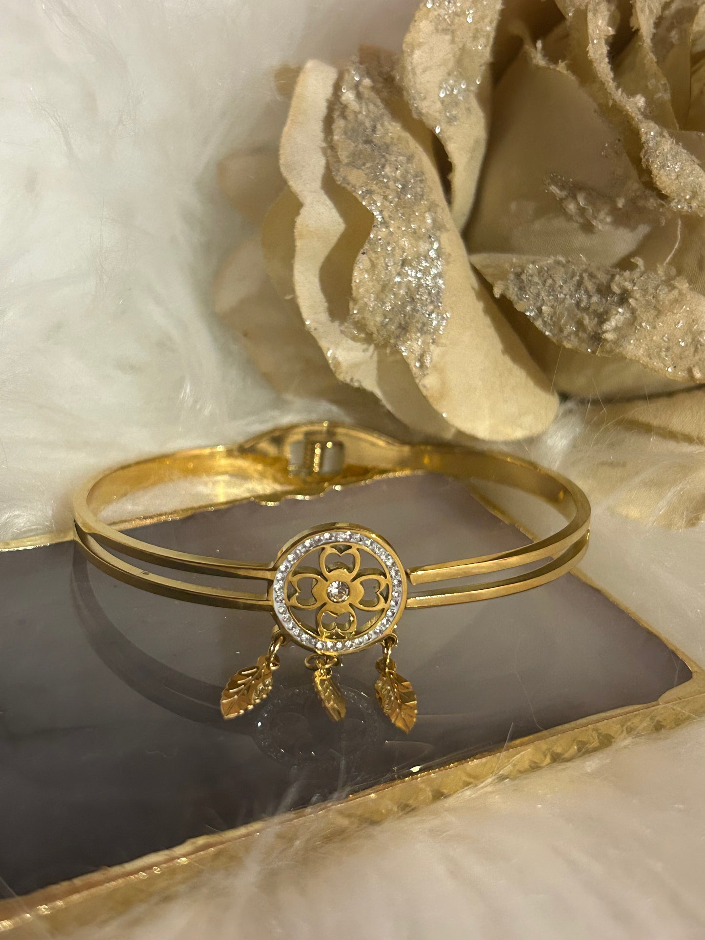 Roestvrijstalen Golden Dreamcatcher met hangende veertjes armband|Beautiva Boutique