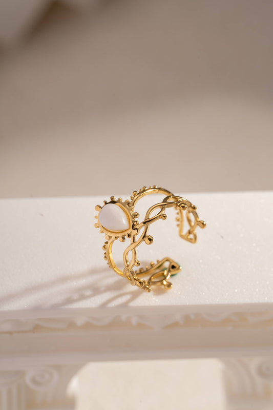 Gouden opengewerkte ring van roestvrij staal met gekleurde steen: Wit |Beautiva Boutique