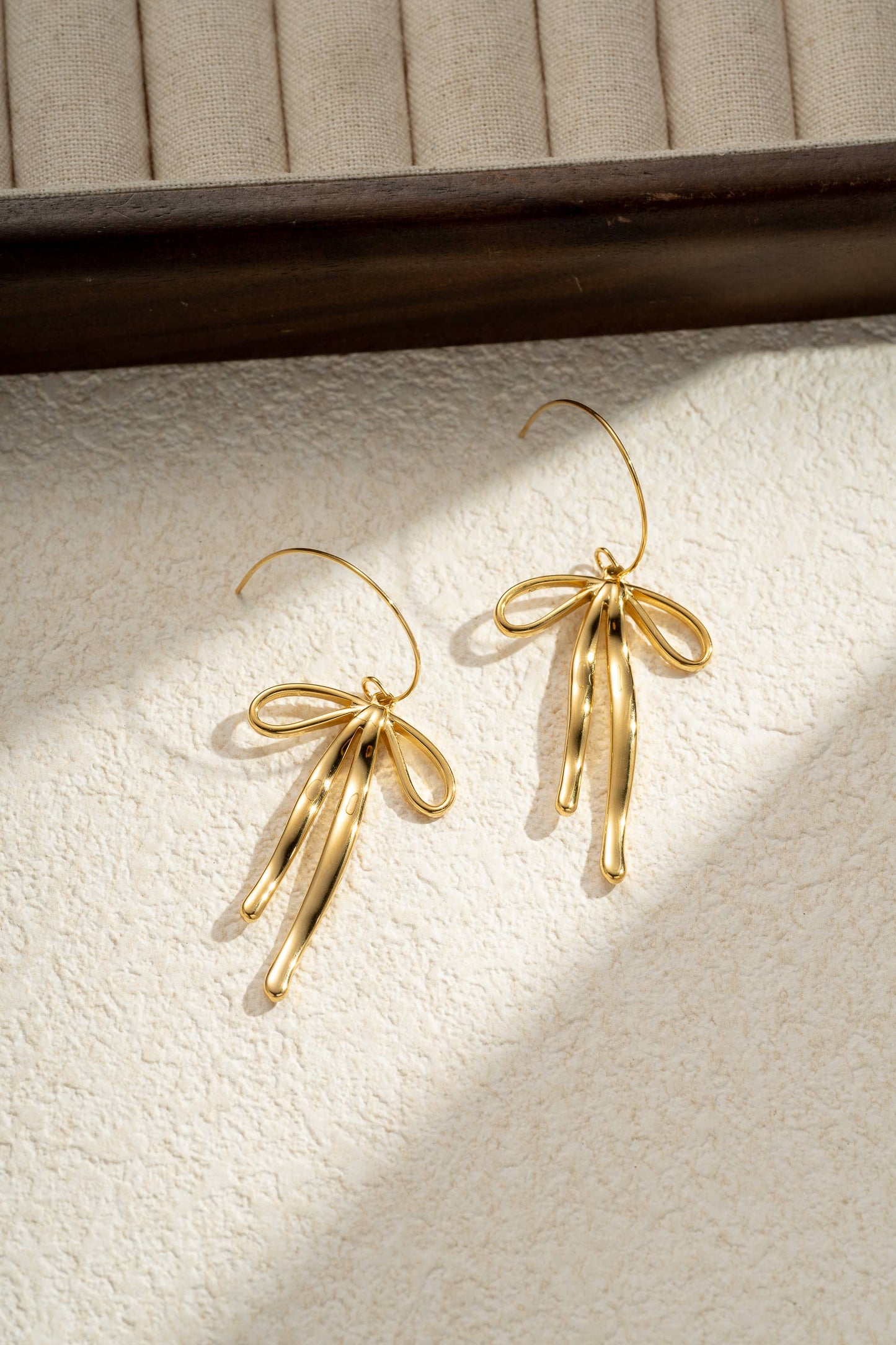 Chique roestvrijstalen gouden knoop oorbellen.|Beautiva Boutique