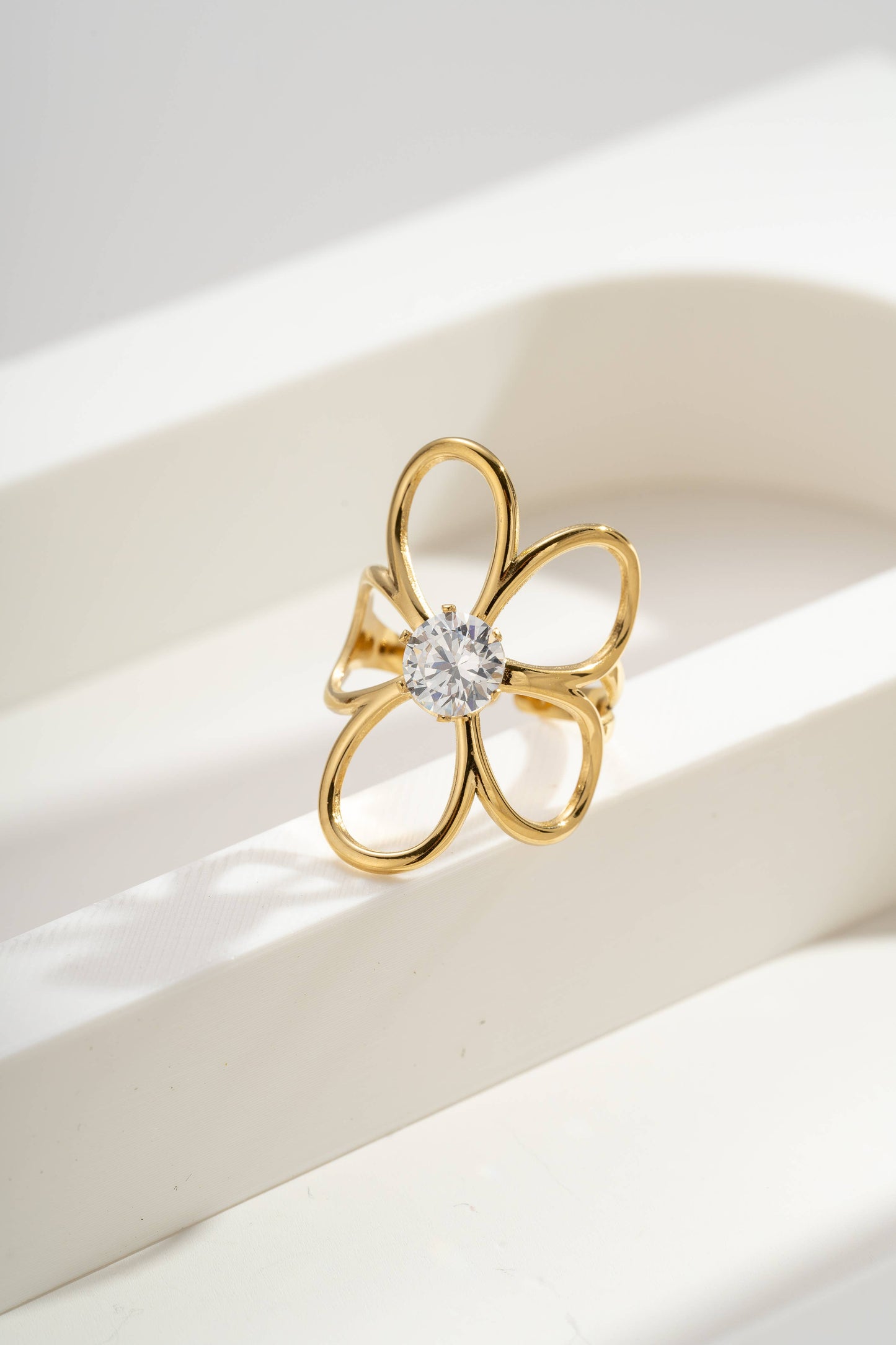 Gouden Bloem Ring Kristal Glans Vijf Bloemblaadjes Roestvrij Staal |Beautiva Boutique