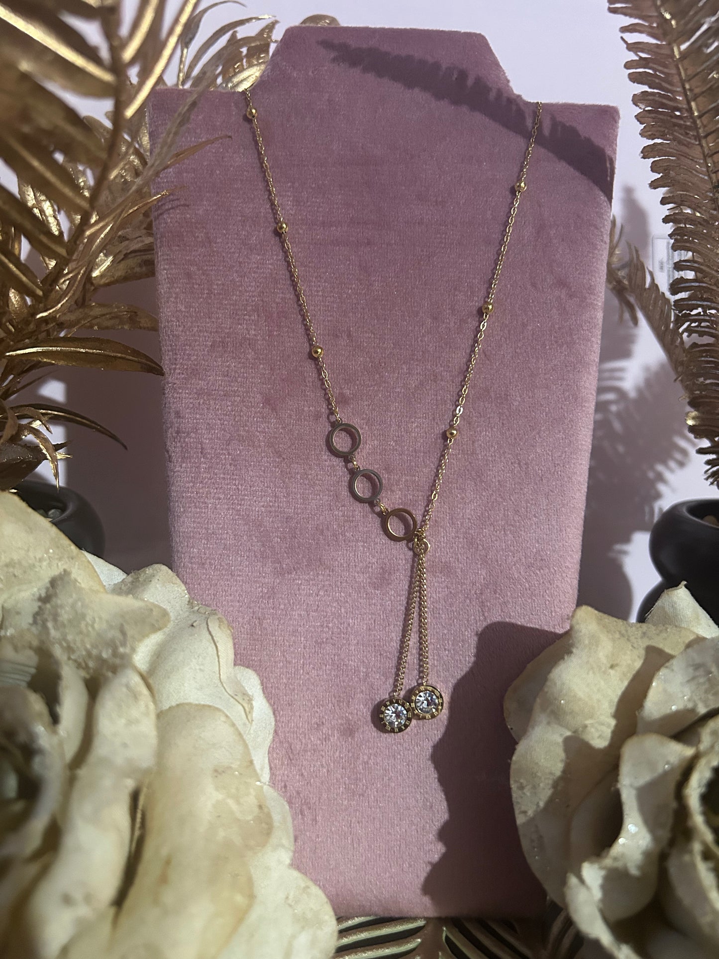 Elegante gouden ketting met ronde parelmoeren hangers|Beautiva Boutique