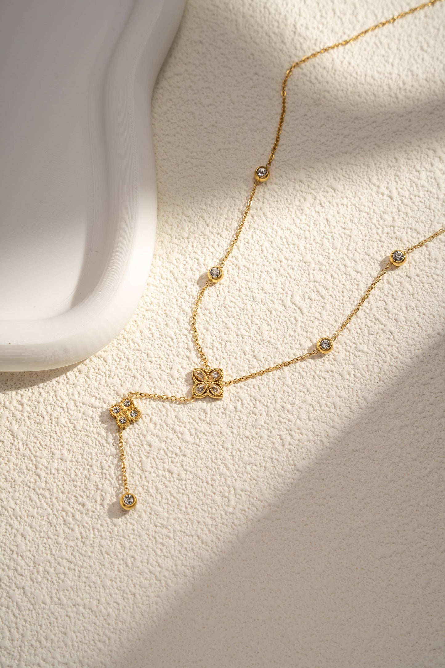 Roestvrijstalen Y Ketting Klaver versierd met kristal Elegantie goud | Beautiva Boutique