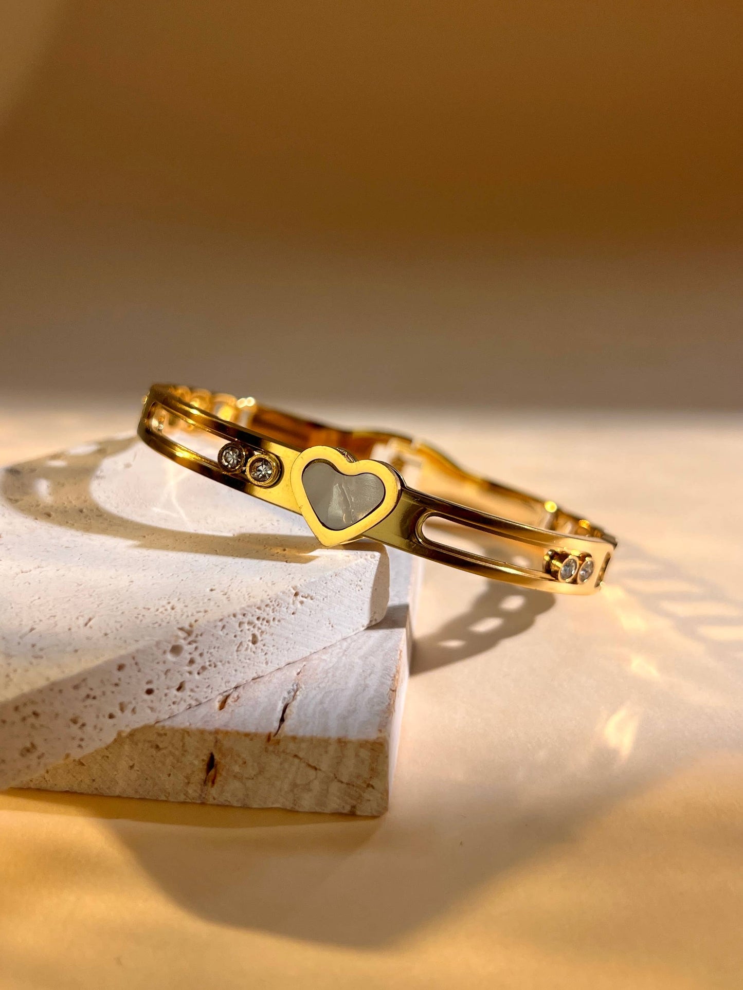 Hartvormige schuifarmband met strass Roestvrij staal: Geelgoud|Beautiva Boutique