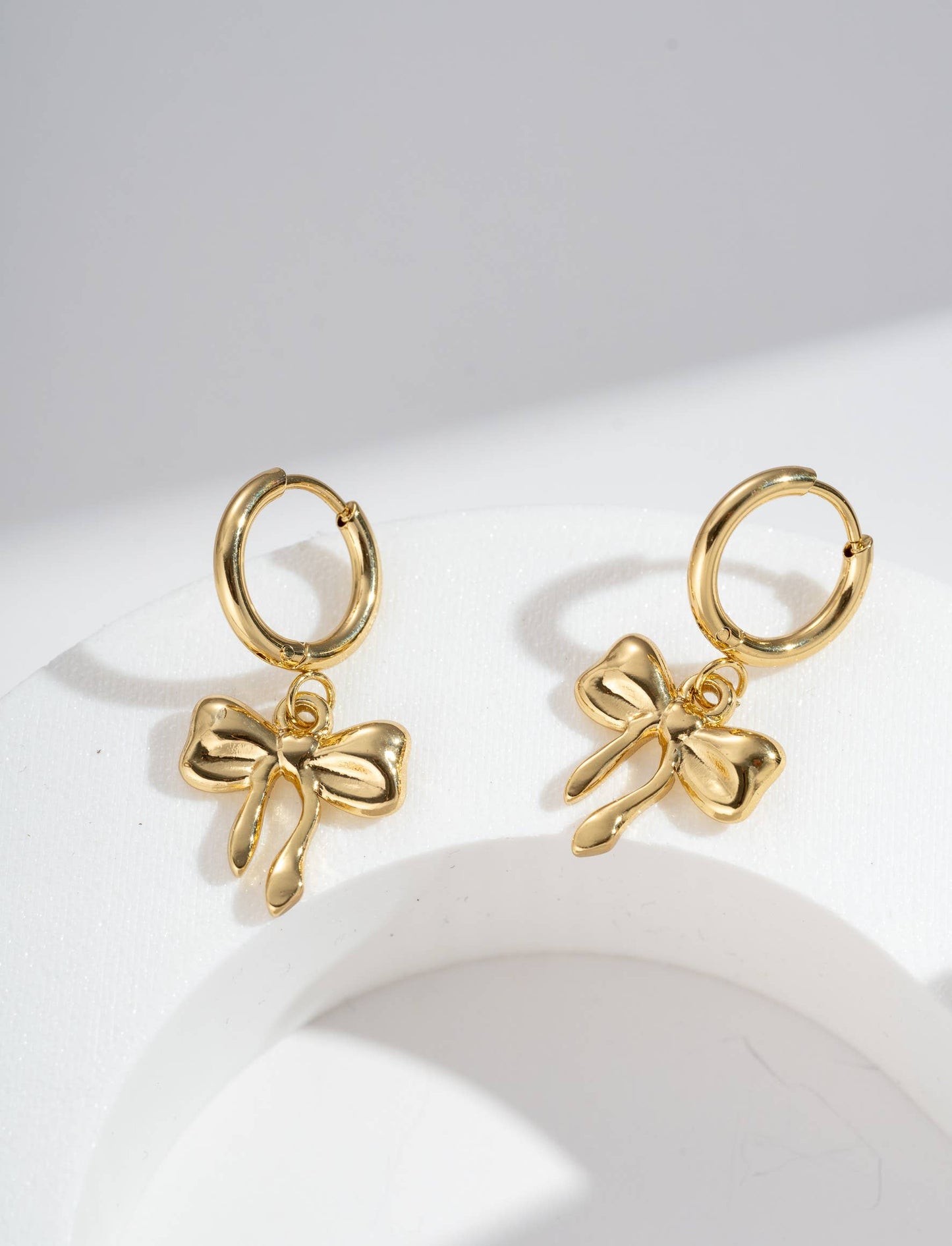 Gouden creolen elegante knoop – Verfijnd trendy damesjuweel |Beautiva Boutique