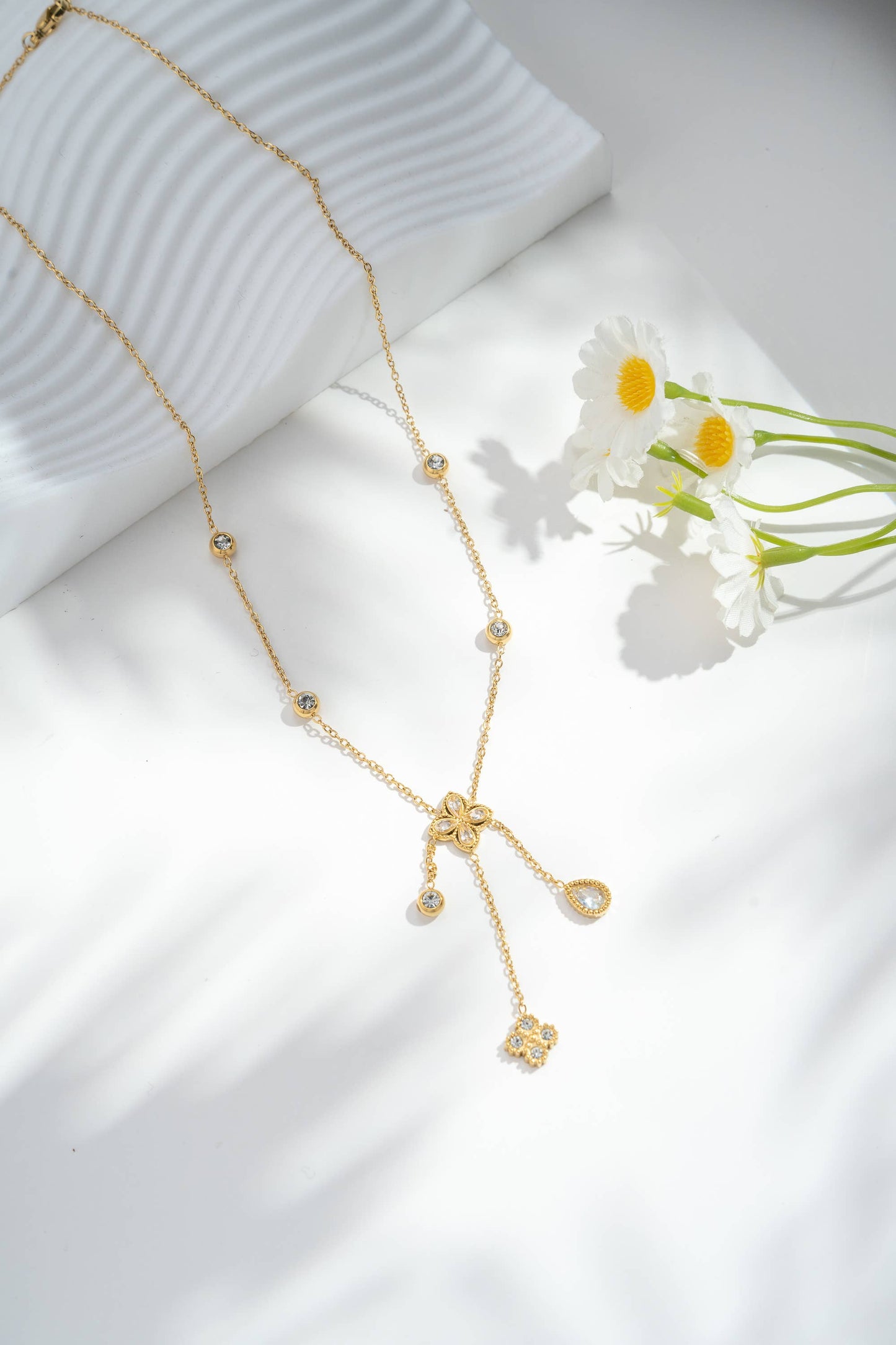 Elegante Roestvrijstalen ketting klaverhanger lichtkristallen |Beautiva Boutique
