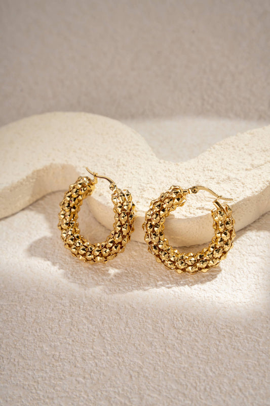 Gouden oorbellen van roestvrij staal geweven creolen | Beautiva Boutique