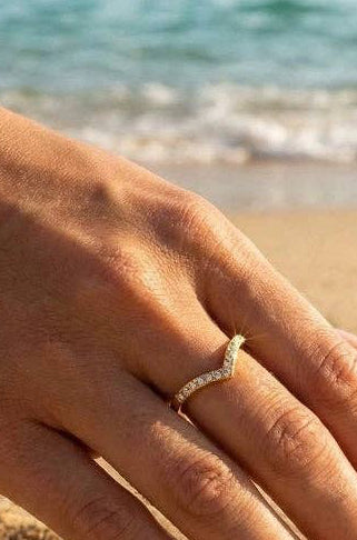 chique V ring met ingezette strass steentjes Roestvrijstaal Verguld |Beautiva Boutique