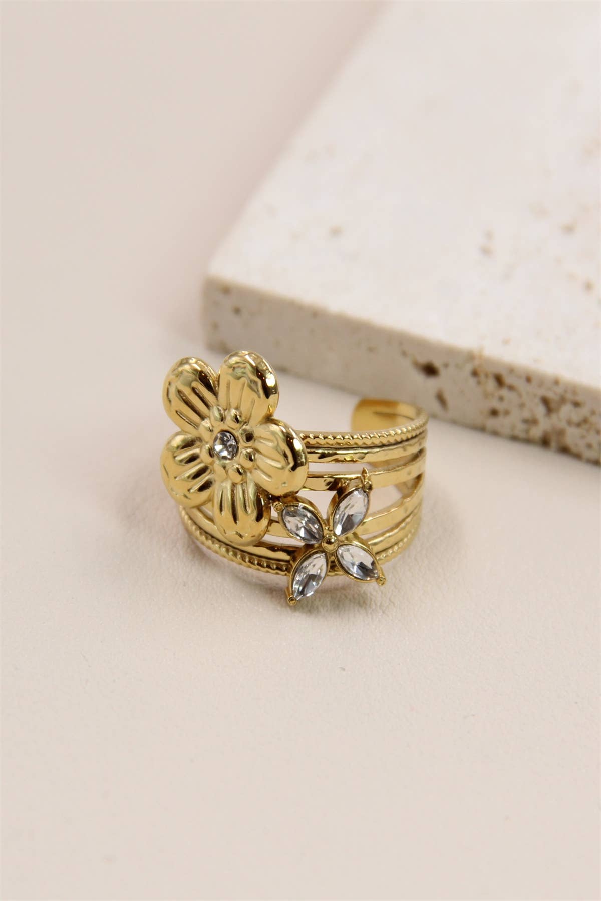 Verstelbare Ring Bloem Ster Strass In Roestvrij Staal: Verguld |Beautiva Boutique