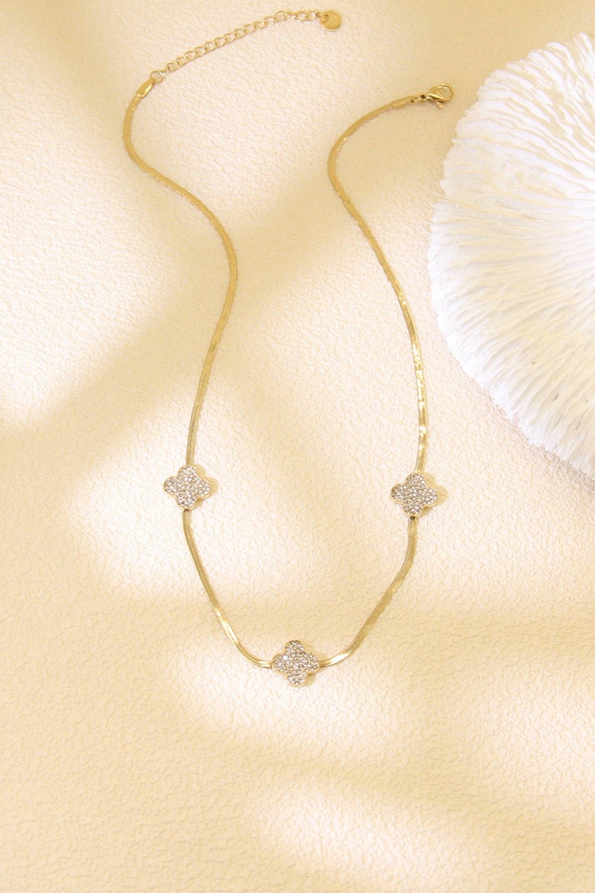 Ketting met Platte Schakels en Strass Klavers Roestvrijstaal |Beautiva Boutique