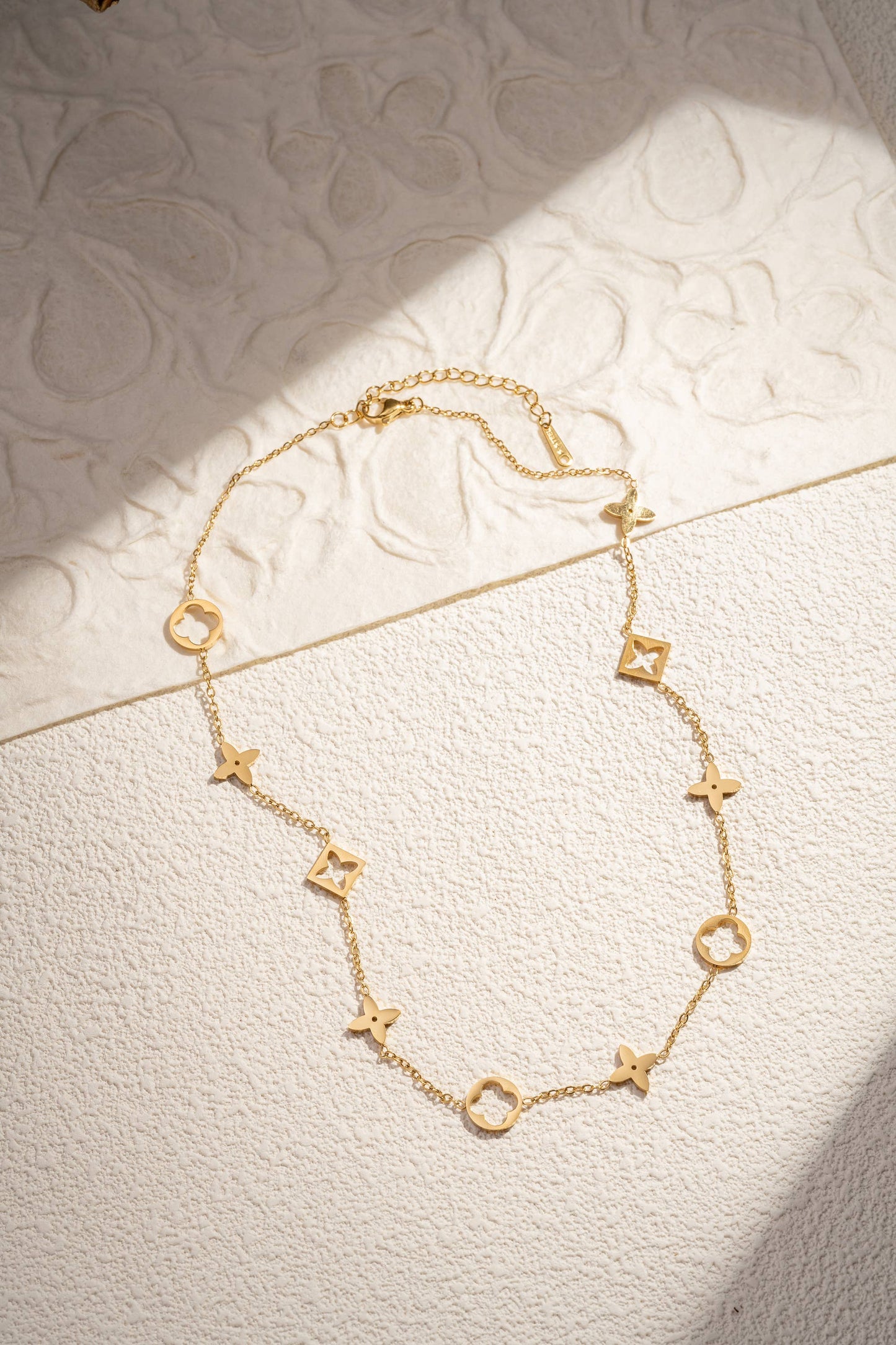 Vergulde Roestvrijstalen Design Ketting met Bloem- en Stermotieven|Beautiva Boutique