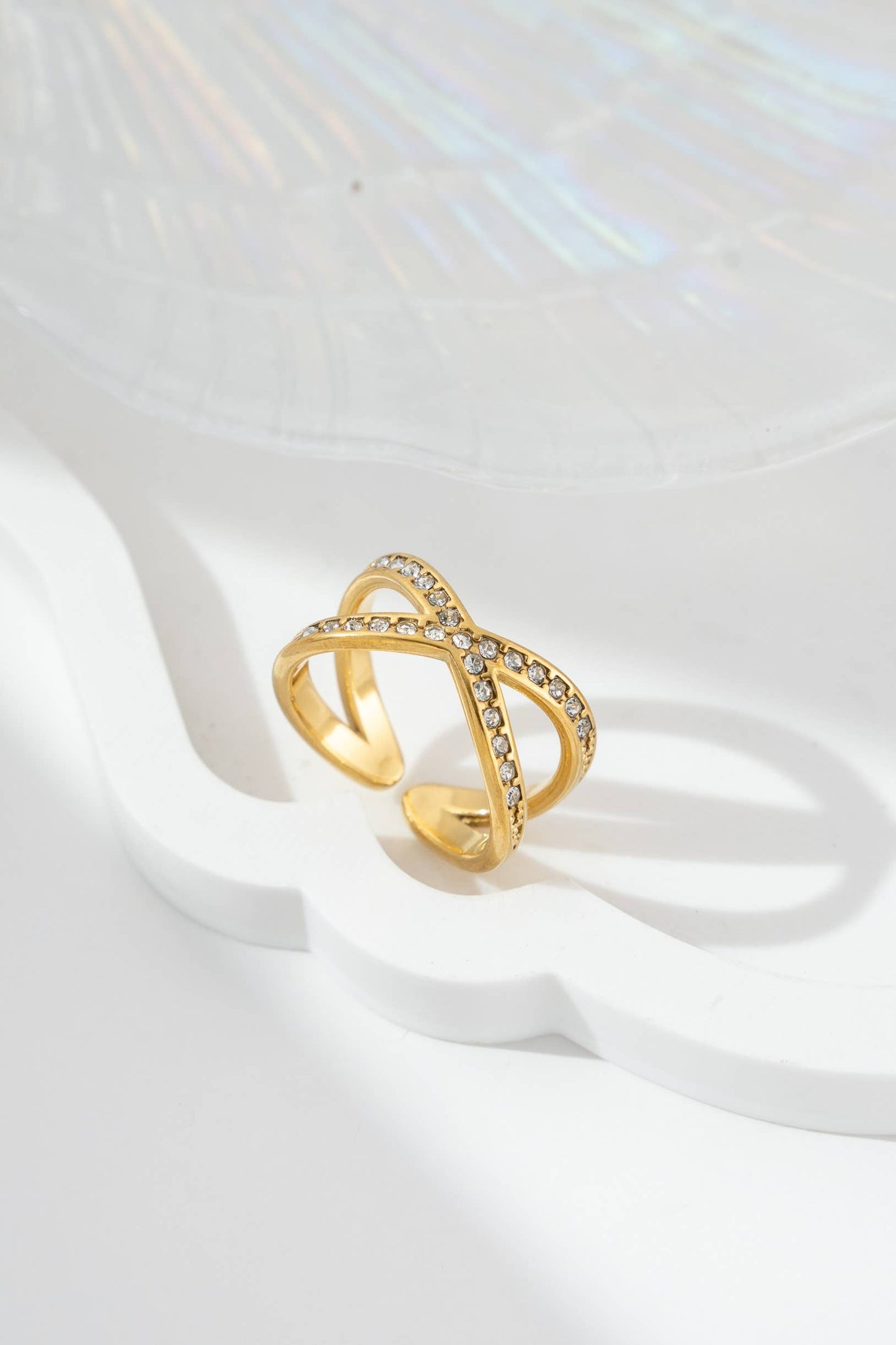 Gouden kruisring met fonkelende stenen van roestvrij staal|Beautiva Boutique