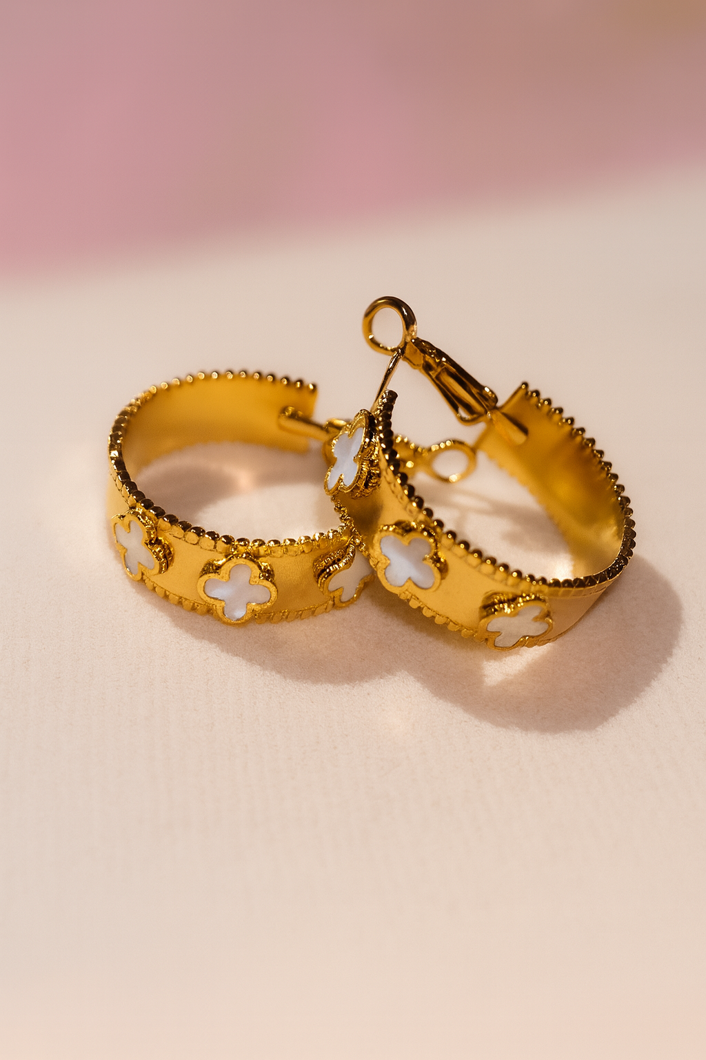 Luxe Clover Oorbellen, White & Black Edition| Beautiva Boutique