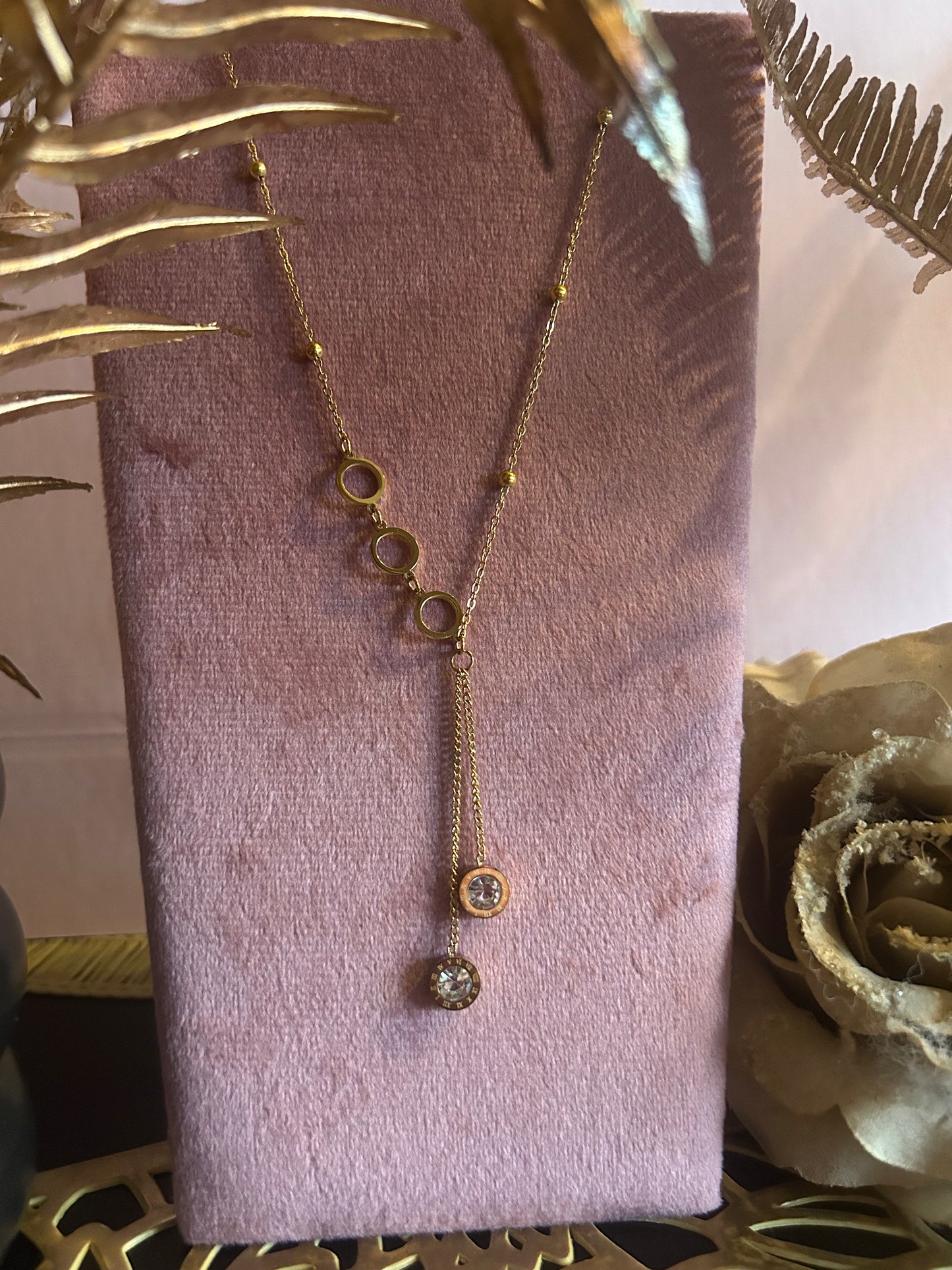 Elegante gouden ketting met ronde parelmoeren hangers|Beautiva Boutique