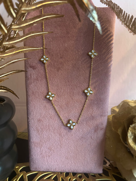 Gouden Opengewerkte Bloemenketting – Parelglans In staal |Beautiva Boutique