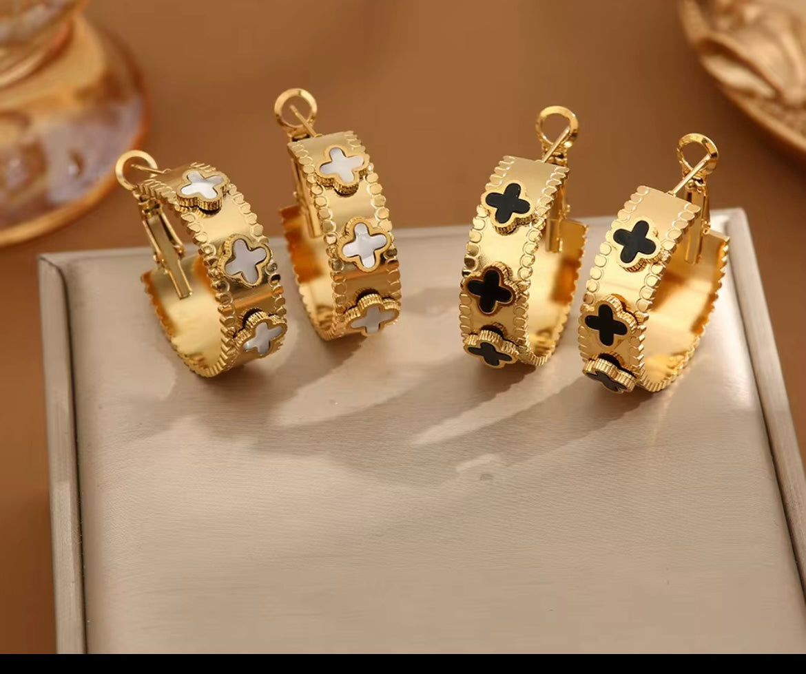 Luxe Clover Oorbellen, White & Black Edition| Beautiva Boutique