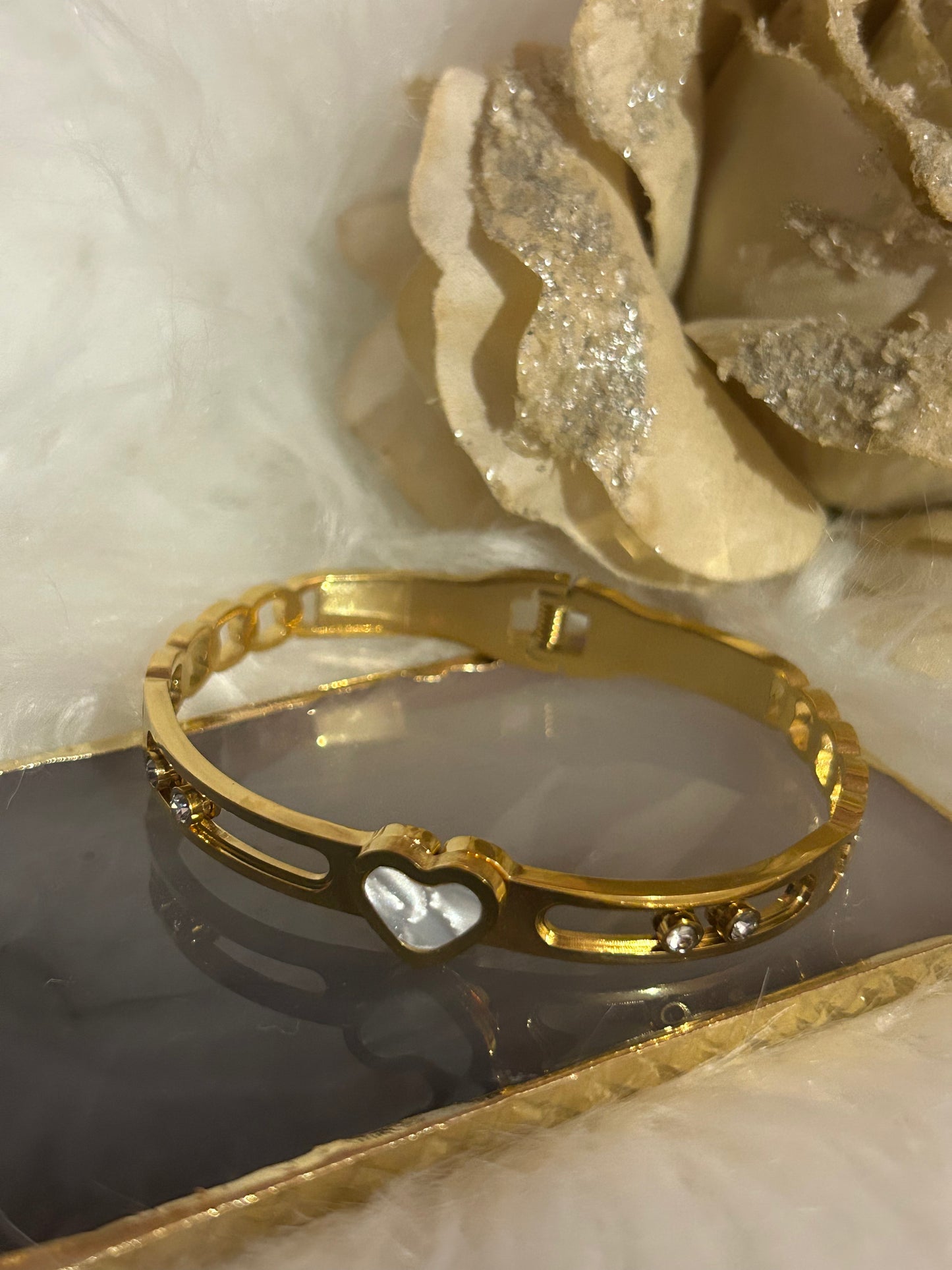 Hartvormige schuifarmband met strass Roestvrij staal: Geelgoud|Beautiva Boutique