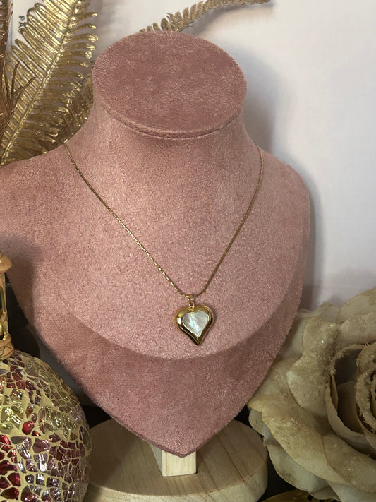 Roestvrijstalen hartketting met opengewerkt ontwerp en parelmoer in het midden |Beautiva Boutique