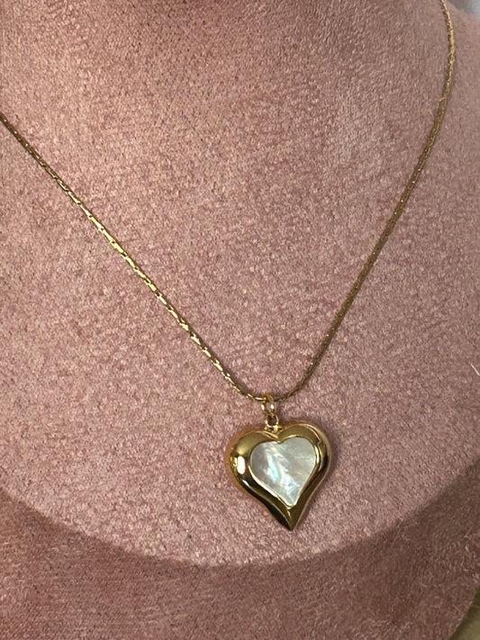 Roestvrijstalen hartketting met opengewerkt ontwerp en parelmoer in het midden |Beautiva Boutique