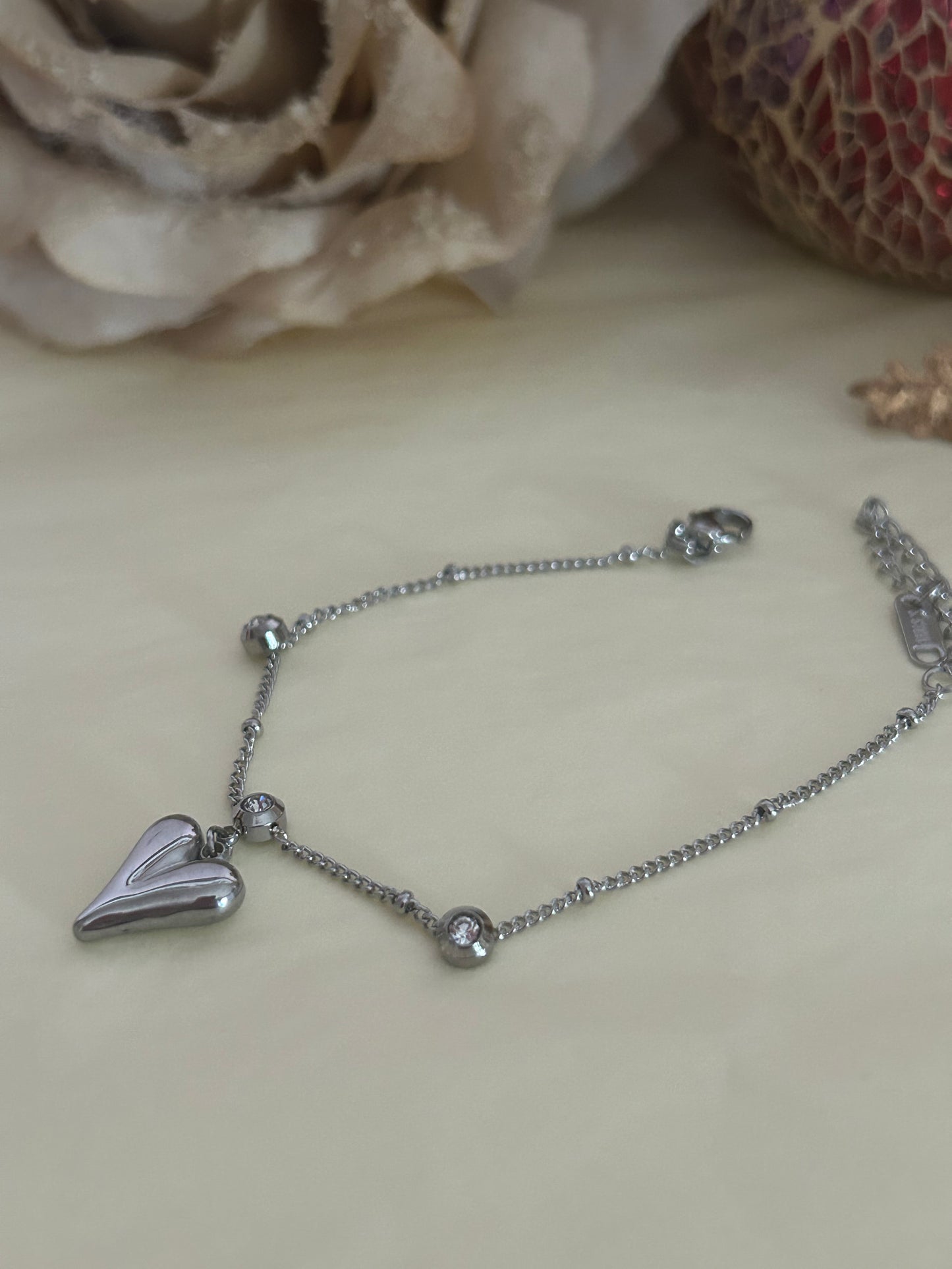 Roestvrijstalen armband met hangend hartje: Zilverkleurig|Beautiva Boutique