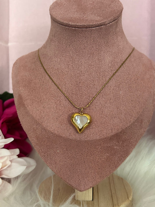 Roestvrijstalen hartketting met opengewerkt ontwerp en parelmoer in het midden |Beautiva Boutique