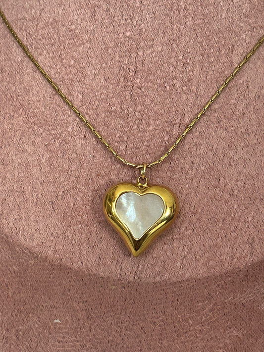 Roestvrijstalen hartketting met opengewerkt ontwerp en parelmoer in het midden |Beautiva Boutique