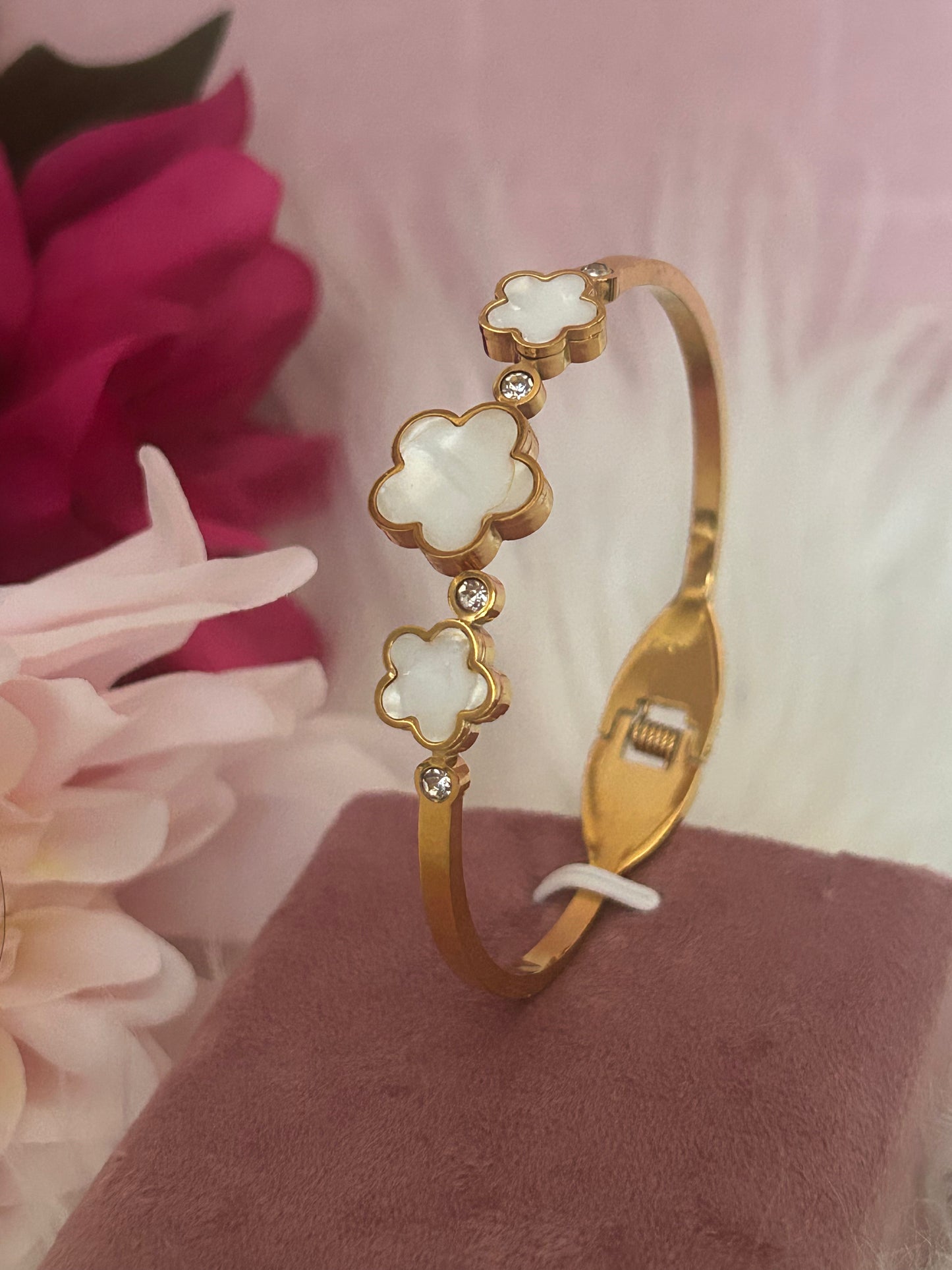 Luxe 18K Vergulde RVS Armband met parelmoer klavers| Beautiva Boutique