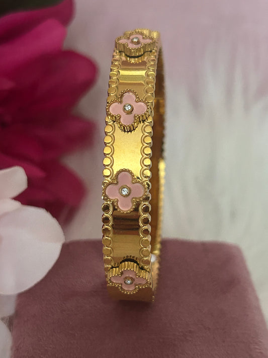 Lucky Clover Armband, RVS armband met roze details| Beautiva Boutique