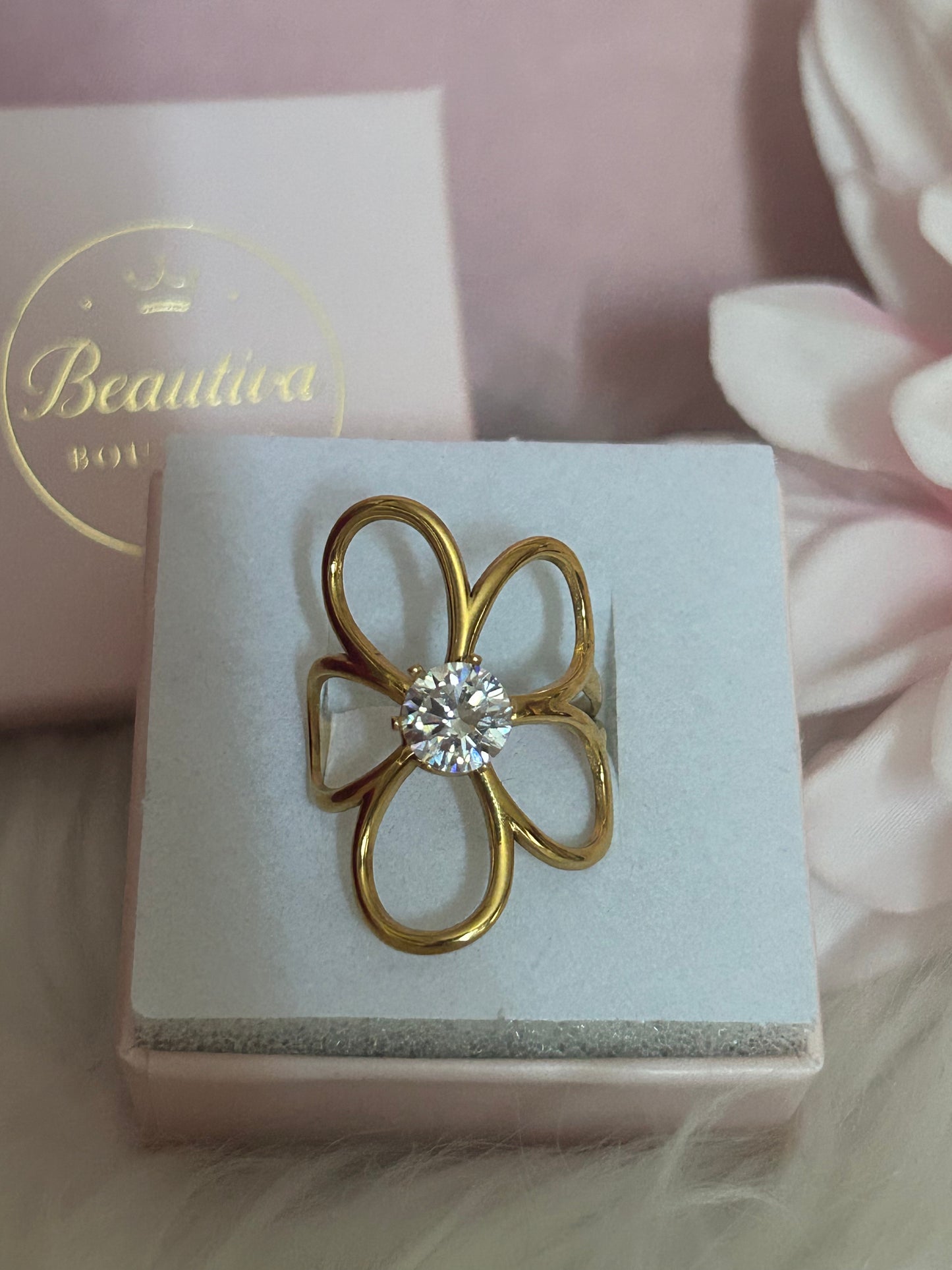 Gouden Bloem Ring Kristal Glans Vijf Bloemblaadjes Roestvrij Staal |Beautiva Boutique