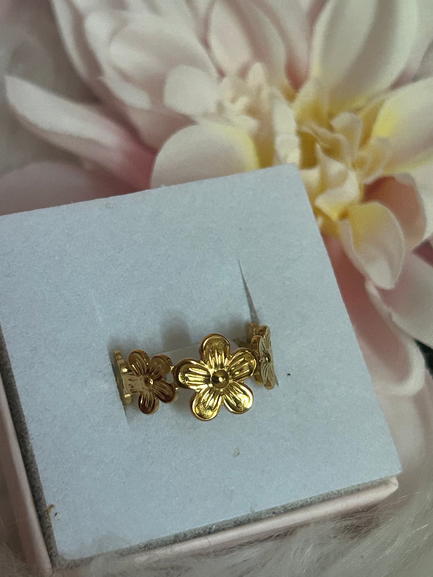 18K Vergulde Bloemen ring, Roestvrij staal Ook verkrijgbaar in Zilverkleurig | Beautiva Boutique
