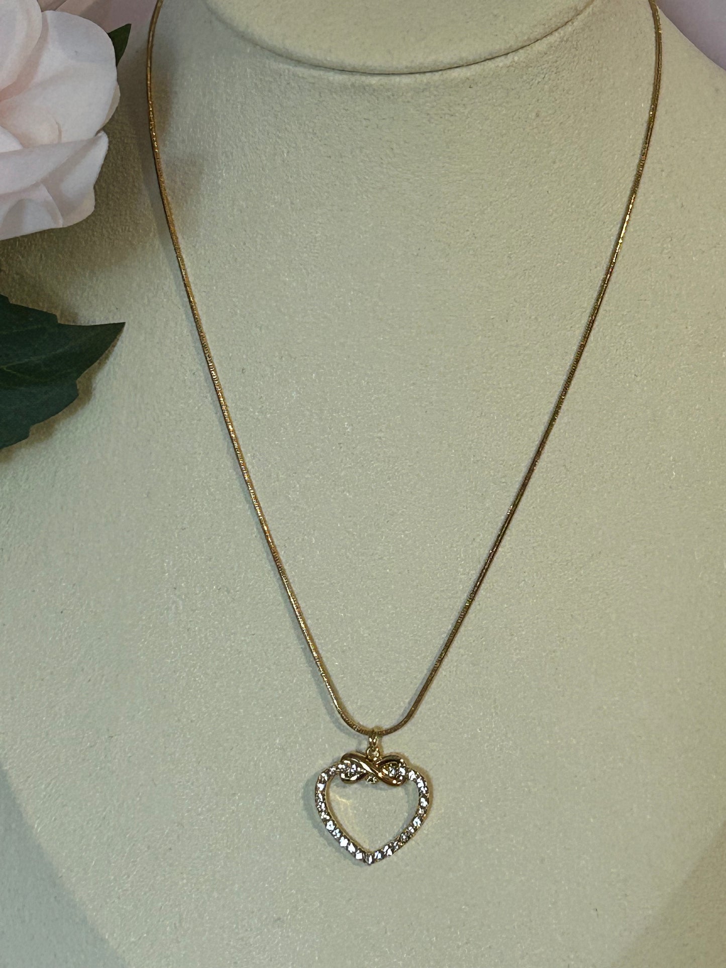 Oneindige hartketting van roestvrij staal met fonkelende strass-steentjes |Beautiva Boutique