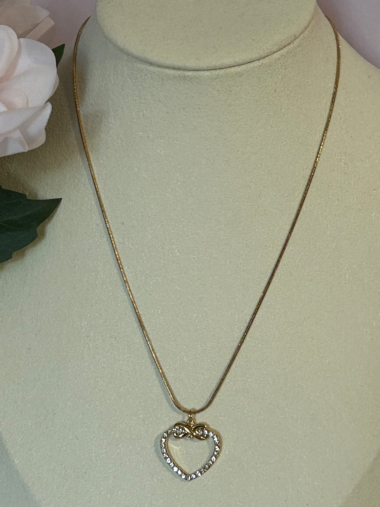 Oneindige hartketting van roestvrij staal met fonkelende strass-steentjes |Beautiva Boutique