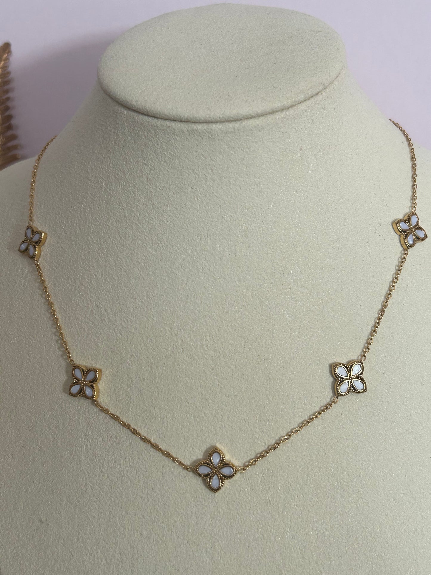 Gouden Opengewerkte Bloemenketting – Parelglans In staal |Beautiva Boutique