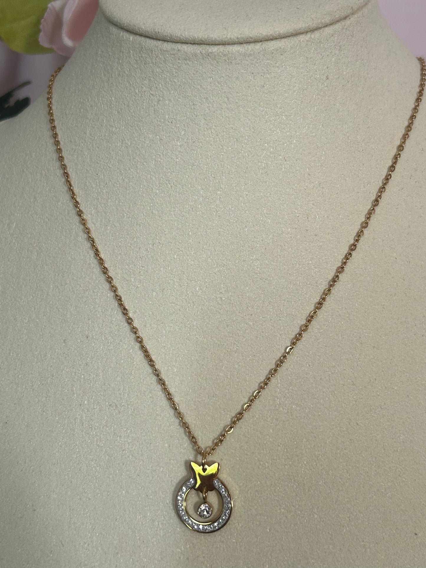 Stalen ketting met vlinderhanger en met stras bezette cirkel|Beautiva Boutique