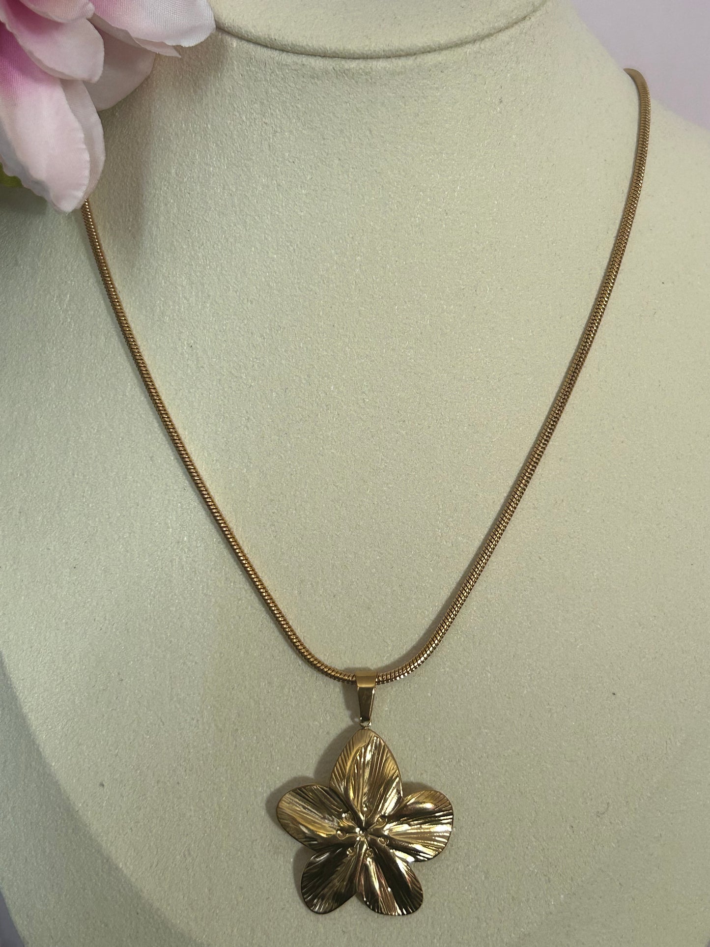 RVS Ketting, Gouden Bloem van Elegantie| Beautiva Boutique