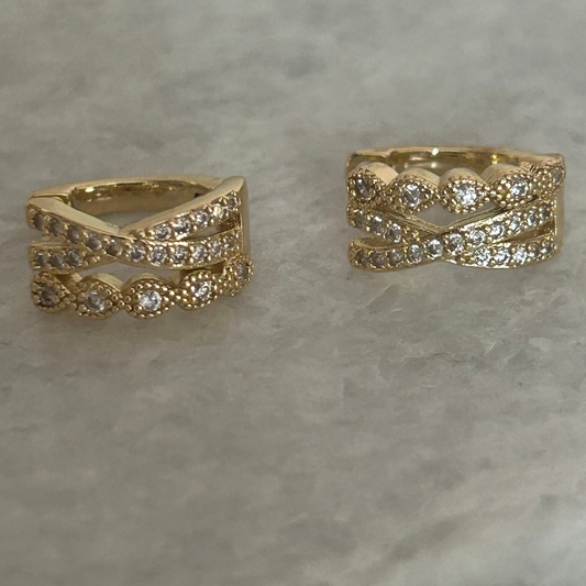 Luxe Cross Hoop , Roestvrijstalen vergulde oorbellen met zirkonia| Beautiva Boutique
